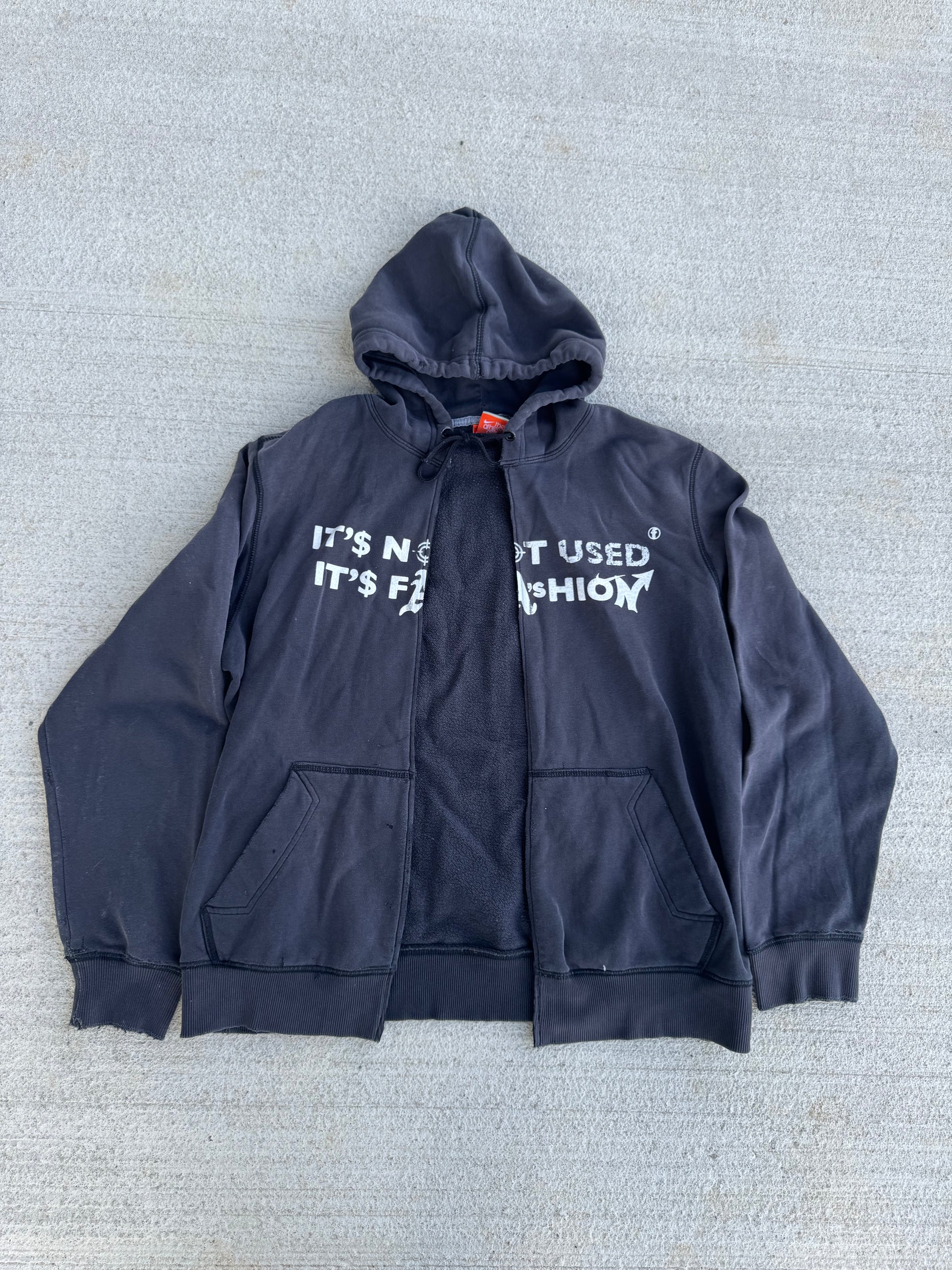 Sweat "IT'S NOT USED IT'S FASHION" (L)