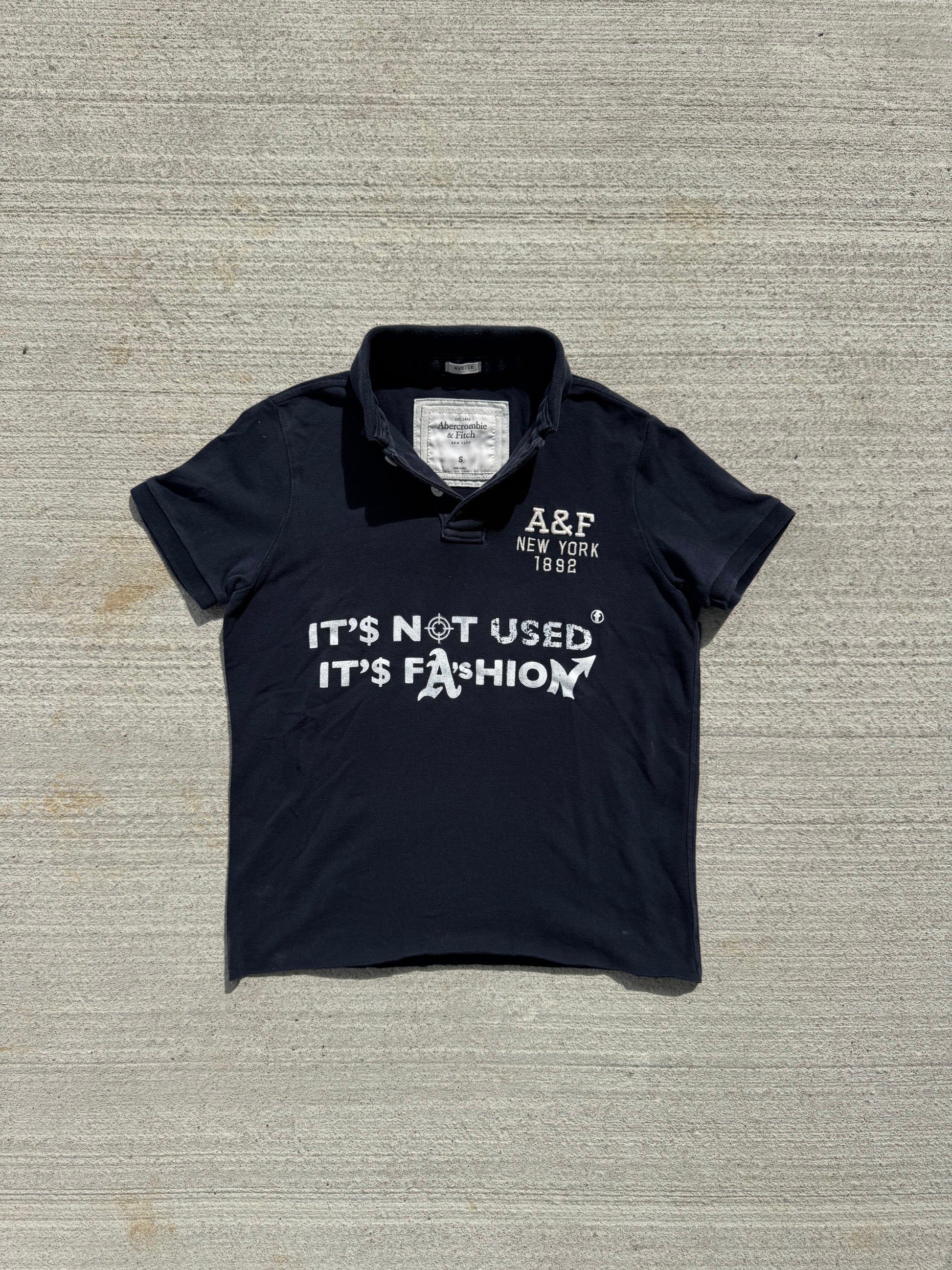 Polo "IT'S NOT USED IT'S FASHION" (XS)