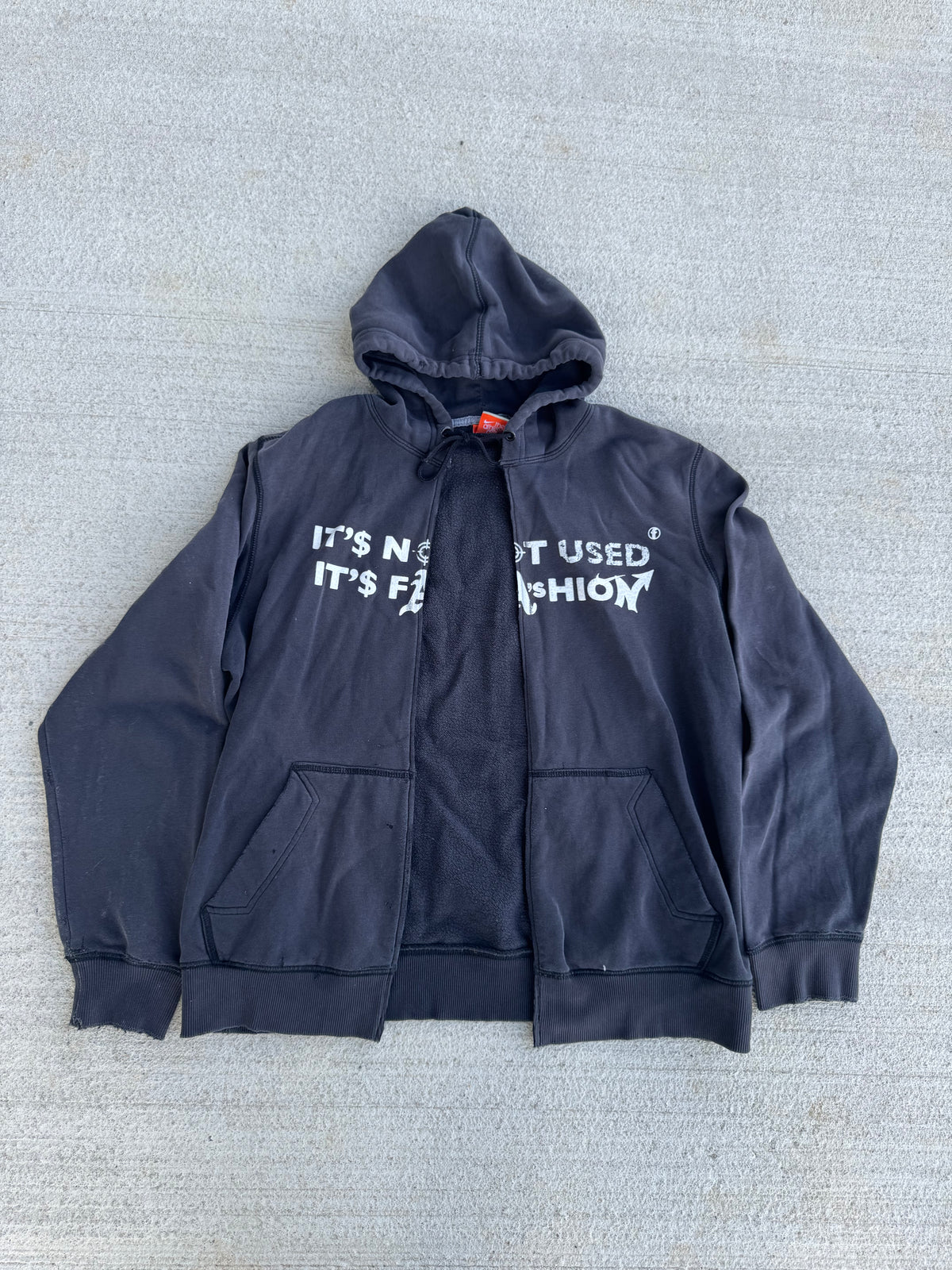 Sweat "IT'S NOT USED IT'S FASHION" (L)